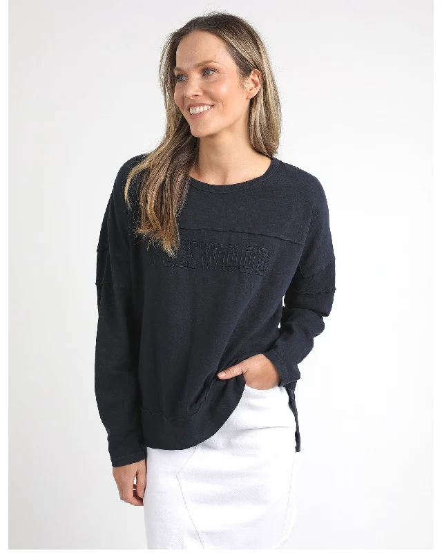 Foxwood Throw on Tee - Navy Elegant Classic Vintage