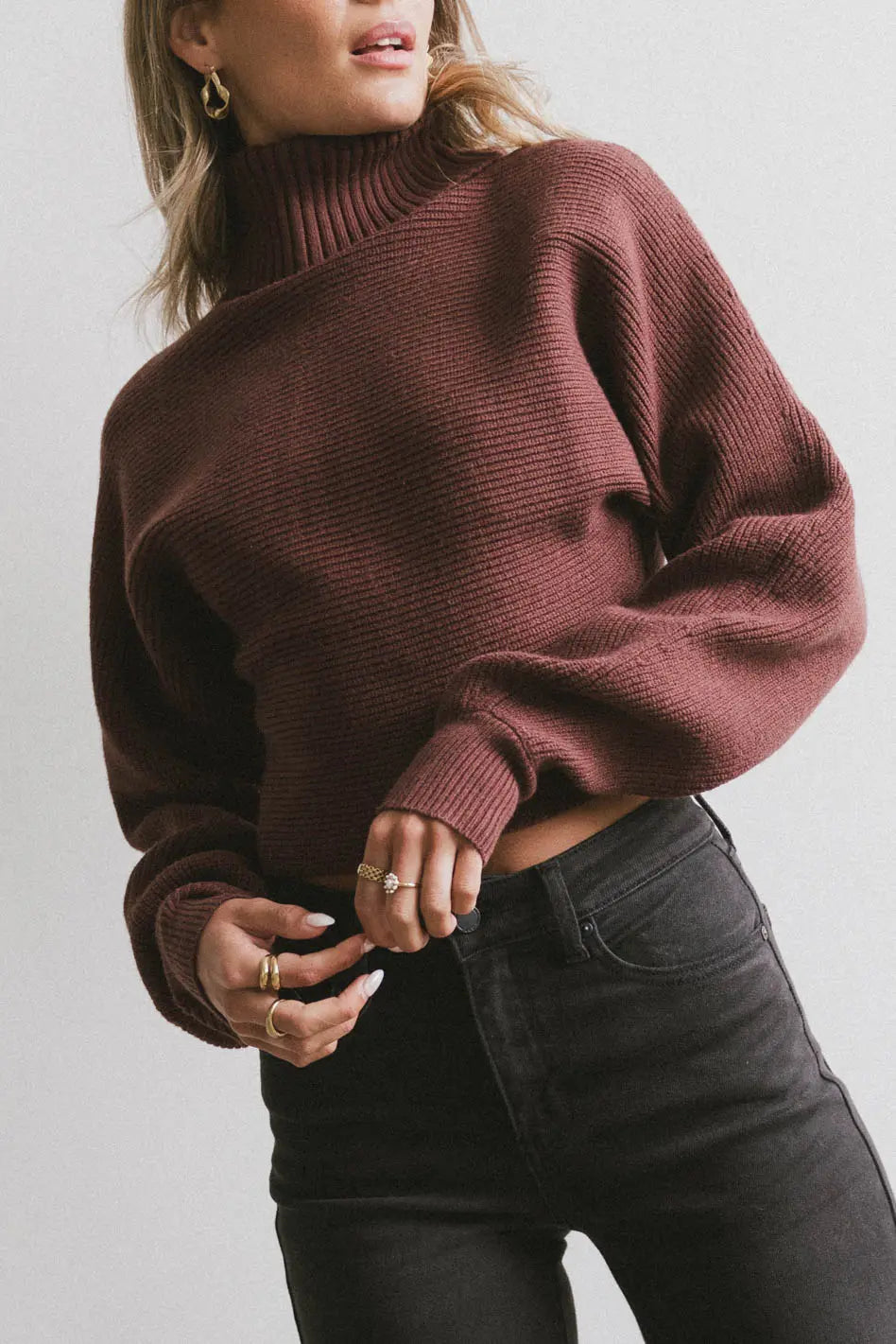 Gracelyn Turtleneck Sweater in Redbrown Fleece Sweater Nylon Polyester