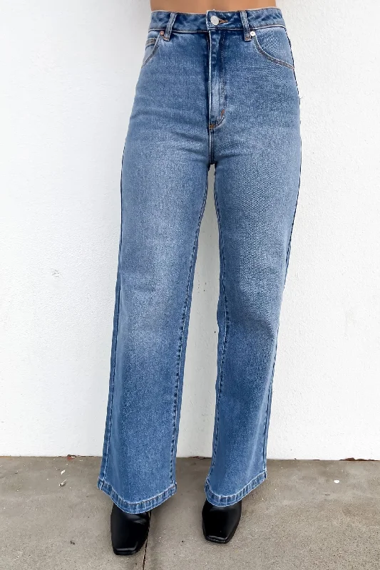 A 94 Wide Jean Julieta Fashionable Bootcut Jeans