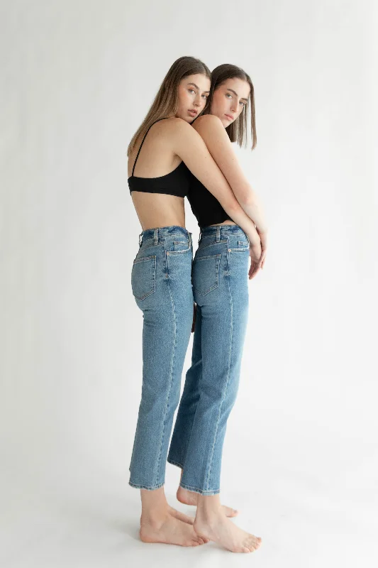 OAK ESSENTIAL STRAIGHT LEG HIGH-RISE JEAN Chic Rip-Detail High-Waist Jeans