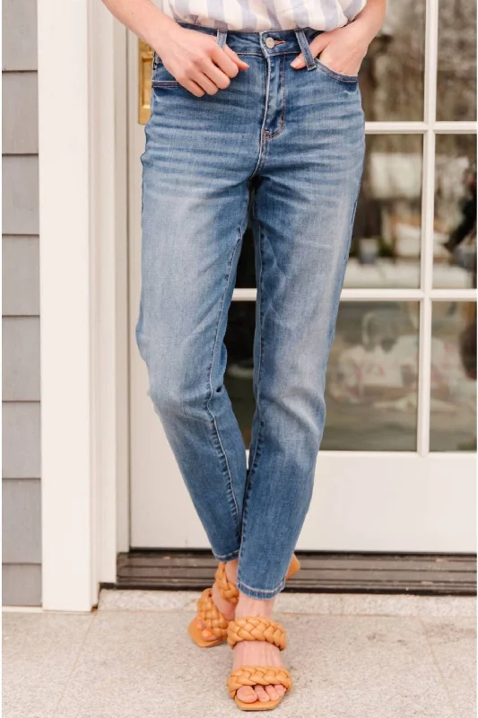 High Waist Slim Fit Jean In Medium Wash Casual Straight-Leg Jeans