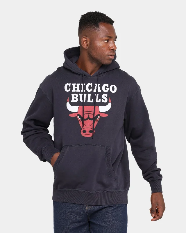 Mitchell & Ness Chicago Bulls Logo Vintage Hoodie Faded Black Hoodie with Emblem Brand Identity Mitchell & Ness Chicago Bulls Logo Vintage Hoodie Faded Black Hoodie with Emblem Brand Identity
